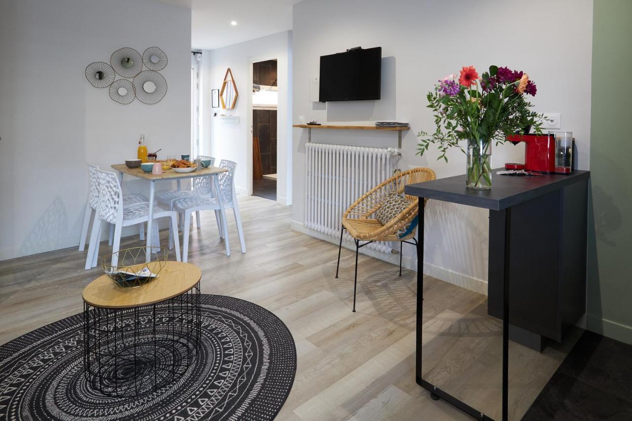 Centre ville à pied Appt avec SAUNA, Linge, Wifi, Stationnement Gratuit Vannes Exterior foto